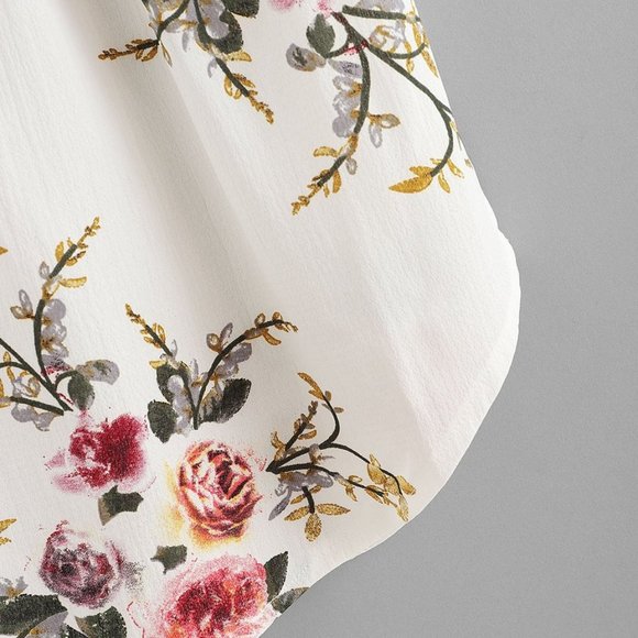 PETAL SLEEVE FLORALS BLOUSE - Picture 3 of 3